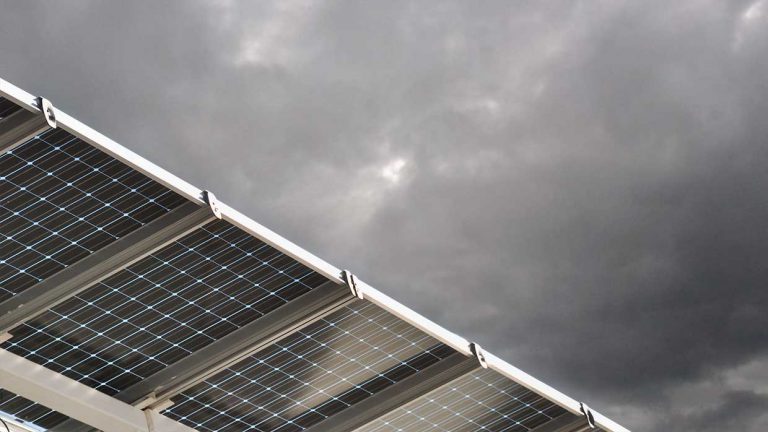 Lee más sobre el artículo ¿Los paneles solares generan energía los días nublados?
