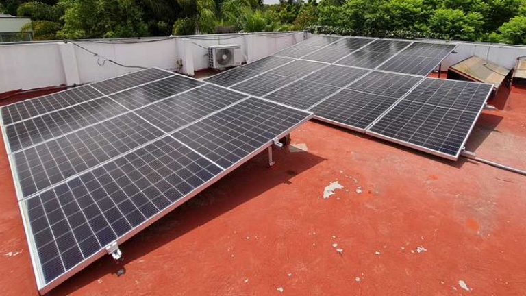 Lee más sobre el artículo Cuántos paneles solares necesita tu casa